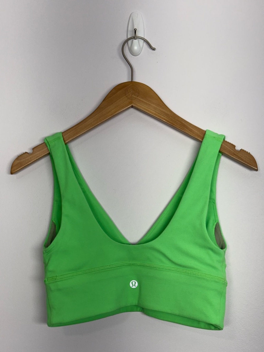 30: Lululemon Align V-Neck Bra Light Support, C/D Cup Pistachio Size 6 Green - Picture 2 of 3